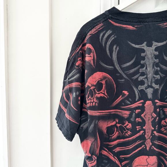 Vintage Anvil Liquid Blue Paper Tag Black 2008 Red Skull Pile Graphic Tee XL - Picture 12 of 16